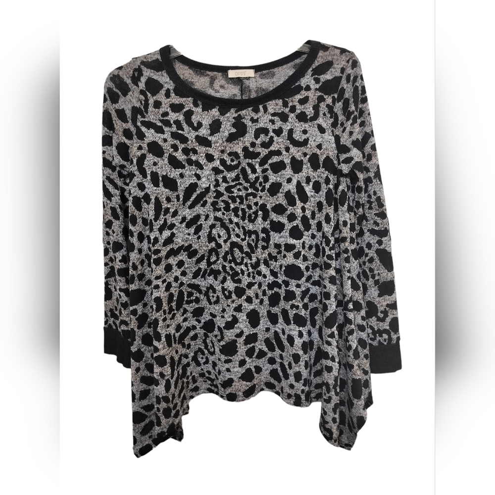 1797) Oddy Animal Print Handkerchief hem Pullover Sweatahirt Size Small runs Big